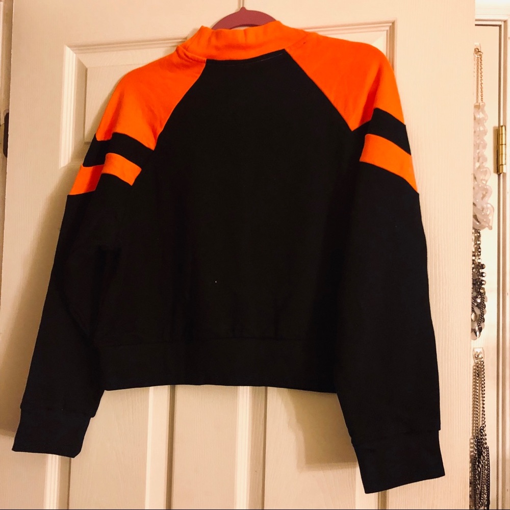 Black & orange oversized sweatshirt - Picture 4 of 4
